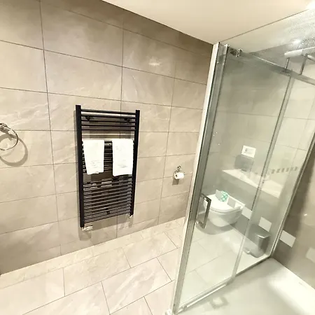 Дом отдыха Merchants Quarters - Berkano & Othala - Two Stunning Apartments In One Booking - Both With Harbour And Sea Views - Free Roof Top Terrace With Sea And Harbour View And Central Location To Beaches Amenities Restaurants And Harbour Скарборо