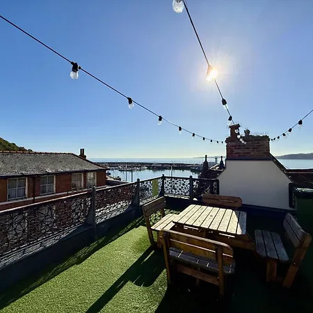 Merchants Quarters - Berkano & Othala - Two Stunning In One - Both With Harbour And Sea Views - Free Roof Terrace With Sea And Harbour View And Location To Beaches Amenities Restaurants And Harbour Dom wakacyjny *