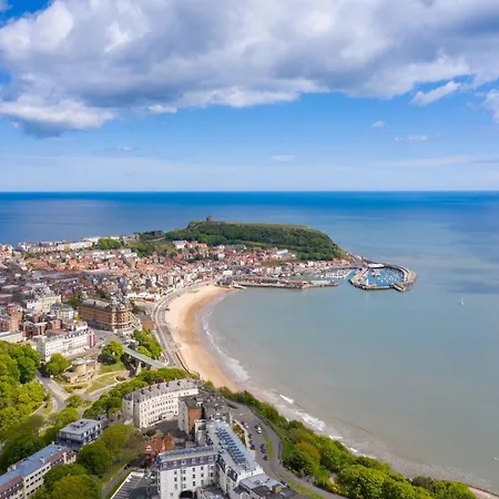 Merchants Quarters - Berkano & Othala - Two Stunning Apartments In One Booking - Both With Harbour And Sea Views - Free Roof Top Terrace With Sea And Harbour View And Central Location To Beaches Amenities Restaurants And Harbour Дом отдыха *