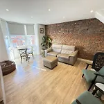 Merchants Quarters - Berkano & Othala - Two Stunning In One - Both With Harbour And Sea Views - Free Roof Terrace With Sea And Harbour View And Location To Beaches Amenities Restaurants And Harbour سكرابورو