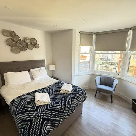 Merchants Quarters - Berkano & Othala - Two Stunning Apartments In One Booking - Both With Harbour And Sea Views - Free Roof Top Terrace With Sea And Harbour View And Central Location To Beaches Amenities Restaurants And Harbour Сasa de vacaciones