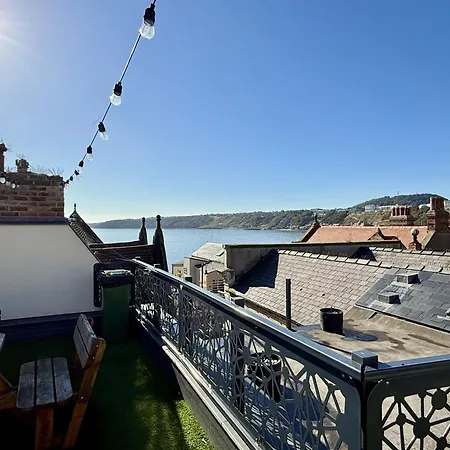 Merchants Quarters - Berkano & Othala - Two Stunning Apartments In One Booking - Both With Harbour And Sea Views - Free Roof Top Terrace With Sea And Harbour View And Central Location To Beaches Amenities Restaurants And Harbour Сasa de vacaciones Scarborough