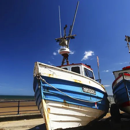 Merchants Quarters - Berkano & Othala - Two Stunning Apartments In One Booking - Both With Harbour And Sea Views - Free Roof Top Terrace With Sea And Harbour View And Central Location To Beaches Amenities Restaurants And Harbour * Scarborough