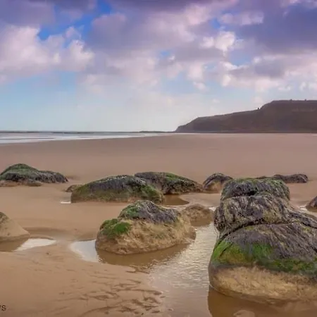 Merchants Quarters - Berkano & Othala - Two Stunning In One - Both With Harbour And Sea Views - Free Roof Terrace With Sea And Harbour View And Location To Beaches Amenities Restaurants And Harbour *