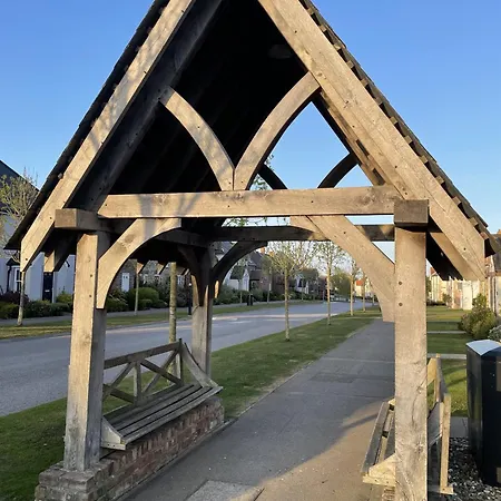 Merchants Quarters - Berkano & Othala - Two Stunning In One - Both With Harbour And Sea Views - Free Roof Terrace With Sea And Harbour View And Location To Beaches Amenities Restaurants And Harbour *