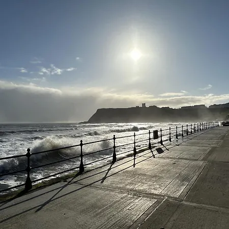 Merchants Quarters - Berkano & Othala - Two Stunning In One - Both With Harbour And Sea Views - Free Roof Terrace With Sea And Harbour View And Location To Beaches Amenities Restaurants And Harbour Scarborough