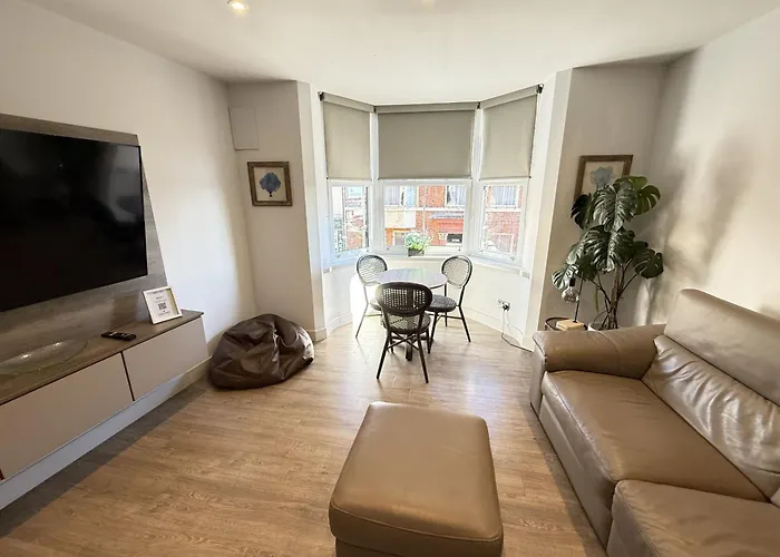 Merchants Quarters - Berkano & Othala - Two Stunning In One - Both With Harbour And Sea Views - Free Roof Terrace With Sea And Harbour View And Location To Beaches Amenities Restaurants And Harbour * Scarborough