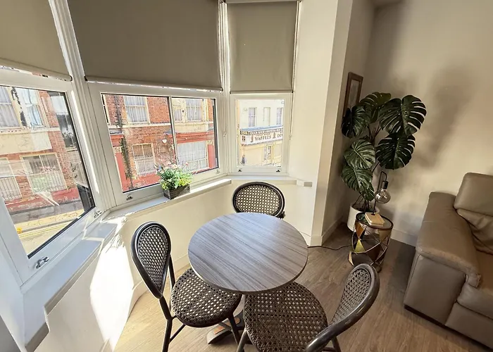 Semesterbostad Merchants Quarters - Berkano & Othala - Two Stunning In One - Both With Harbour And Sea Views - Free Roof Terrace With Sea And Harbour View And Location To Beaches Amenities Restaurants And Harbour