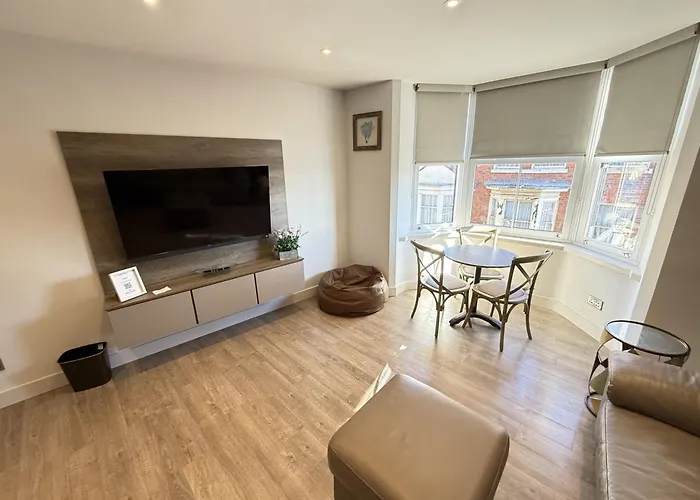 Ferienhaus Merchants Quarters - Berkano & Othala - Two Stunning In One - Both With Harbour And Sea Views - Free Roof Terrace With Sea And Harbour View And Location To Beaches Amenities Restaurants And Harbour Scarborough