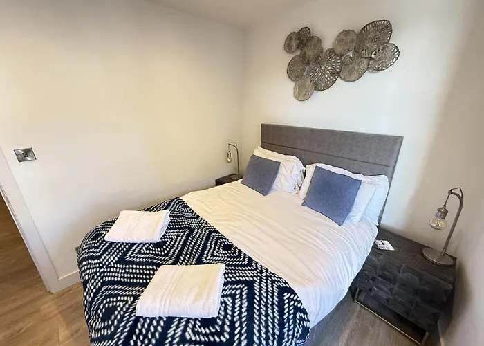 Merchants Quarters - Berkano & Othala - Two Stunning In One - Both With Harbour And Sea Views - Free Roof Terrace With Sea And Harbour View And Location To Beaches Amenities Restaurants And Harbour *