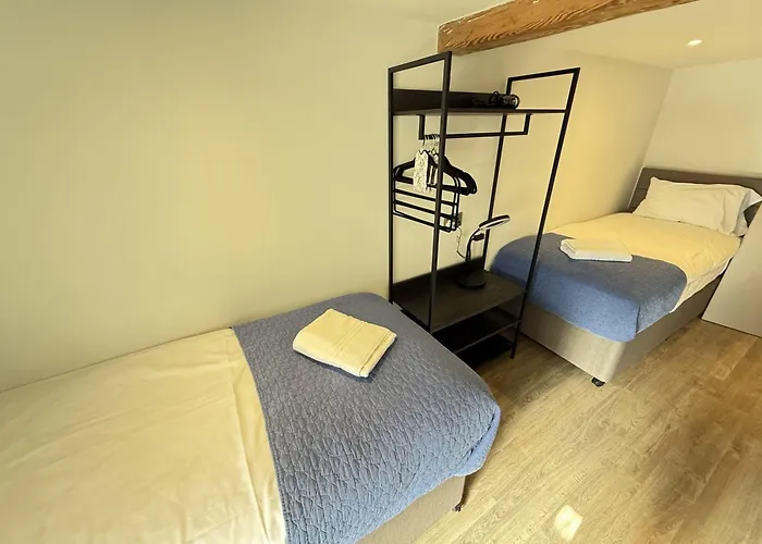 Semesterbostad Merchants Quarters - Berkano & Othala - Two Stunning In One - Both With Harbour And Sea Views - Free Roof Terrace With Sea And Harbour View And Location To Beaches Amenities Restaurants And Harbour