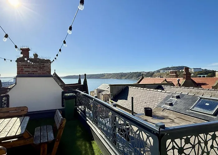 Merchants Quarters - Berkano & Othala - Two Stunning In One - Both With Harbour And Sea Views - Free Roof Terrace With Sea And Harbour View And Location To Beaches Amenities Restaurants And Harbour Semesterbostad Scarborough