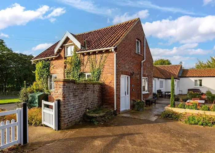 Semesterbostad Merchants Quarters - Berkano & Othala - Two Stunning In One - Both With Harbour And Sea Views - Free Roof Terrace With Sea And Harbour View And Location To Beaches Amenities Restaurants And Harbour