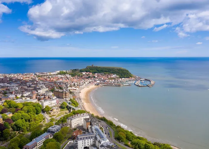 Merchants Quarters - Berkano & Othala - Two Stunning In One - Both With Harbour And Sea Views - Free Roof Terrace With Sea And Harbour View And Location To Beaches Amenities Restaurants And Harbour Semesterbostad *