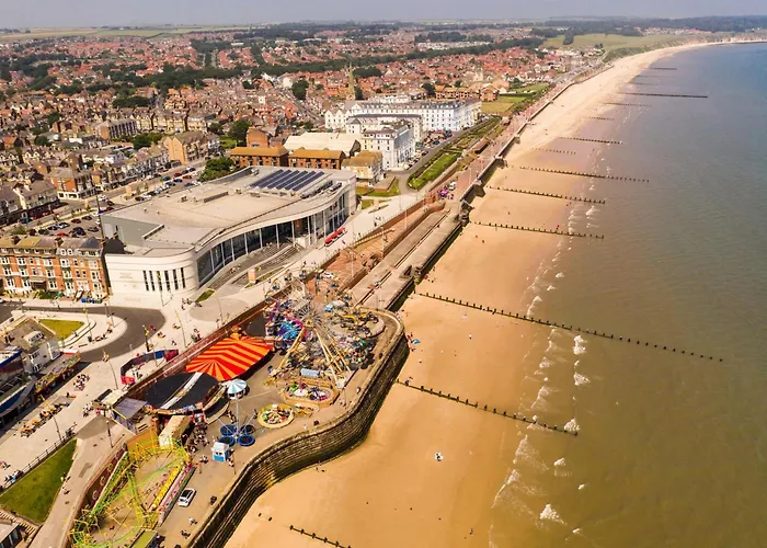 Merchants Quarters - Berkano & Othala - Two Stunning In One - Both With Harbour And Sea Views - Free Roof Terrace With Sea And Harbour View And Location To Beaches Amenities Restaurants And Harbour Scarborough