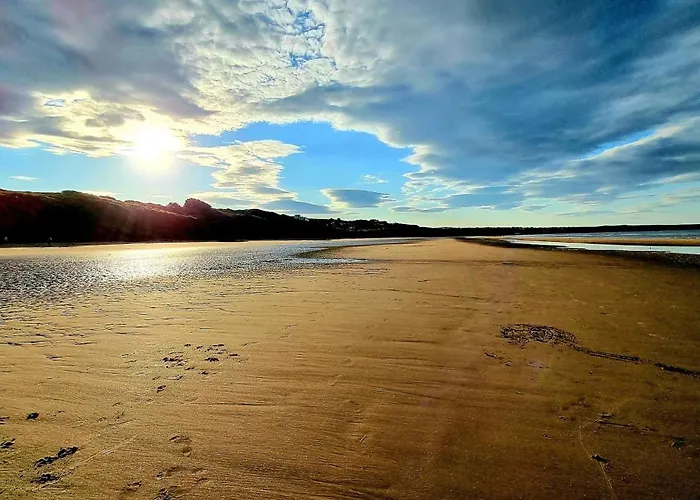 Merchants Quarters - Berkano & Othala - Two Stunning In One - Both With Harbour And Sea Views - Free Roof Terrace With Sea And Harbour View And Location To Beaches Amenities Restaurants And Harbour