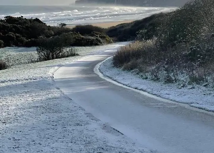 Merchants Quarters - Berkano & Othala - Two Stunning In One - Both With Harbour And Sea Views - Free Roof Terrace With Sea And Harbour View And Location To Beaches Amenities Restaurants And Harbour Semesterbostad *