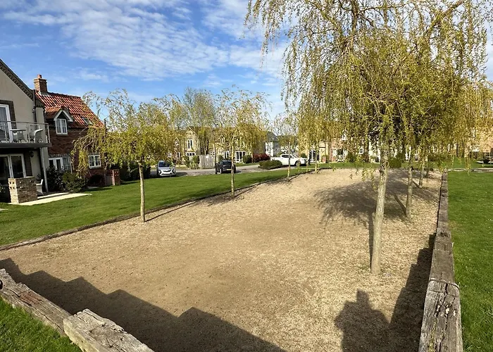 Merchants Quarters - Berkano & Othala - Two Stunning In One - Both With Harbour And Sea Views - Free Roof Terrace With Sea And Harbour View And Location To Beaches Amenities Restaurants And Harbour Scarborough