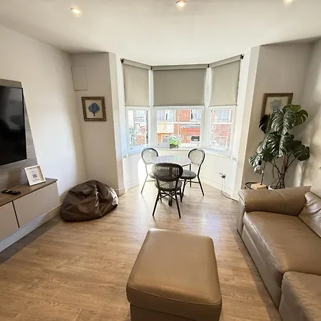 Merchants Quarters - Berkano & Othala - Two Stunning Apartments In One Booking - Both With Harbour And Sea Views - Free Roof Top Terrace With Sea And Harbour View And Central Location To Beaches Amenities Restaurants And Harbour * Scarborough