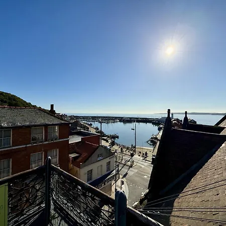 Ferienhaus Merchants Quarters - Berkano & Othala - Two Stunning In One - Both With Harbour And Sea Views - Free Roof Terrace With Sea And Harbour View And Location To Beaches Amenities Restaurants And Harbour