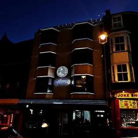 Vakantiehuis Merchants Quarters - Berkano & Othala - Two Stunning Apartments In One Booking - Both With Harbour And Sea Views - Free Roof Top Terrace With Sea And Harbour View And Central Location To Beaches Amenities Restaurants And Harbour Scarborough