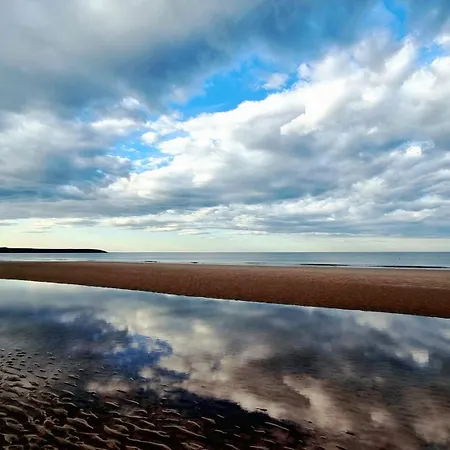 Merchants Quarters - Berkano & Othala - Two Stunning Apartments In One Booking - Both With Harbour And Sea Views - Free Roof Top Terrace With Sea And Harbour View And Central Location To Beaches Amenities Restaurants And Harbour Vakantiehuis