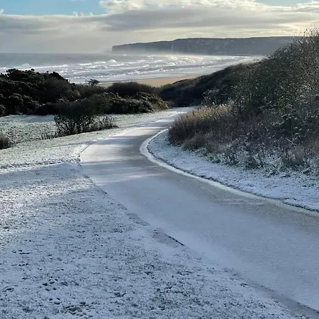 Merchants Quarters - Berkano & Othala - Two Stunning Apartments In One Booking - Both With Harbour And Sea Views - Free Roof Top Terrace With Sea And Harbour View And Central Location To Beaches Amenities Restaurants And Harbour Vakantiehuis *